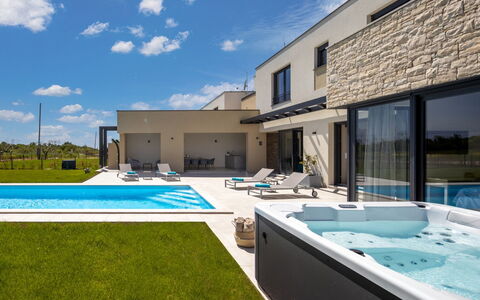 Alba: Domicile, Chalet, Biens, Ombre, Jardin, Arrière-Cour, Cour, Hacienda, Aménagement Paysager, Batiments Jardin