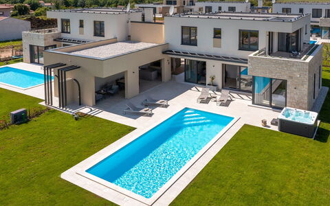 Alba: Domicile, Chalet, Biens, Ombre, Jardin, Arrière-Cour, Cour, Hacienda, Aménagement Paysager, Batiments Jardin