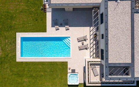 Alba: Domicile, Chalet, Biens, Ombre, Jardin, Arrière-Cour, Cour, Hacienda, Aménagement Paysager, Batiments Jardin