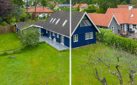 Gravers - 150M from the Sea: Toit, Maison, Domicile, Chalet, Porte, Siding, Plate-Forme, Porche, Planche, Dur