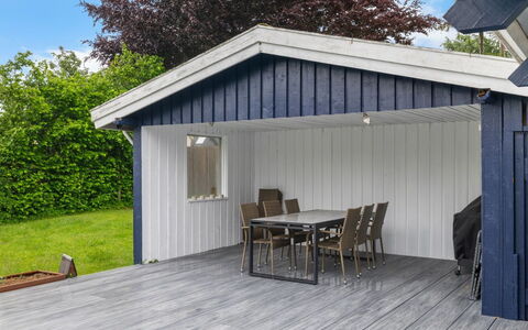 Gravers - 150M from the Sea: Toit, Maison, Domicile, Chalet, Porte, Siding, Plate-Forme, Porche, Planche, Dur