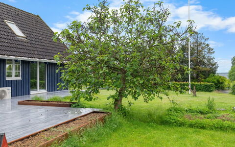 Gravers - 150M from the Sea: Toit, Maison, Domicile, Chalet, Porte, Siding, Plate-Forme, Porche, Planche, Dur