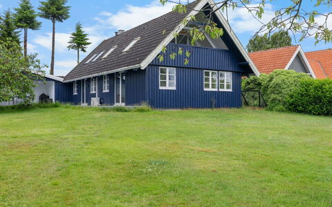 Gravers - 150M from the Sea: Toit, Maison, Domicile, Chalet, Porte, Siding, Plate-Forme, Porche, Planche, Dur