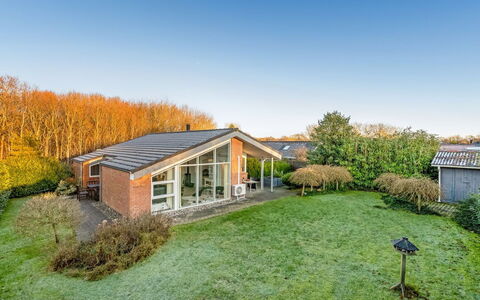 Takenya - 350M to the Fjord: Toit, Maison, Domicile, Chalet, Porte, Siding, Plate-Forme, Porche, Planche, Dur