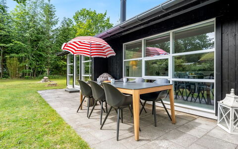 Aija - 175M from the Sea: Meubles, Mobilier De Jardin, Chaise, Tableau De Plein Air, Table, Sol, Table Cuisine Et Salle A Manger, Plate-Forme, Patio, Tache De Bois