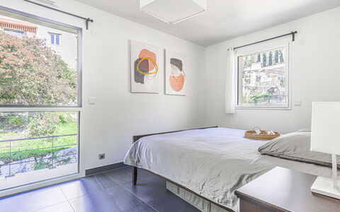 Prestige View: Meubles, Design Intérieur, Mur, Lit, Sol, Chambre, Plafond, Sol, Bois, Pièce