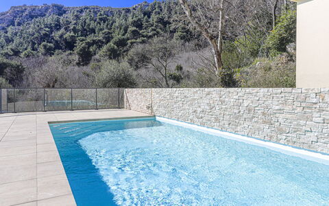 Prestige View: Piscine, Composite, Béton, Tuile, Recours, Ombre, Dalle, Caractéristique De L'Eau, Hôtel