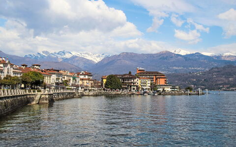 Baveno View: Ciel, L'Eau, Plan D'Eau, Montagnes Relief, Nuage, Voie Navigable, Montagne, Horizon, Cotiers Et Relief Océaniques, Colline