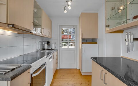Andrine - 100M from the Sea: Maison, Domicile, Toit, Chalet, Biens, Aménagement Paysager, Batiments Jardin, Siding, Ferme