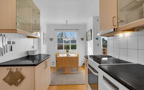 Andrine - 100M from the Sea: Maison, Domicile, Toit, Chalet, Biens, Aménagement Paysager, Batiments Jardin, Siding, Ferme