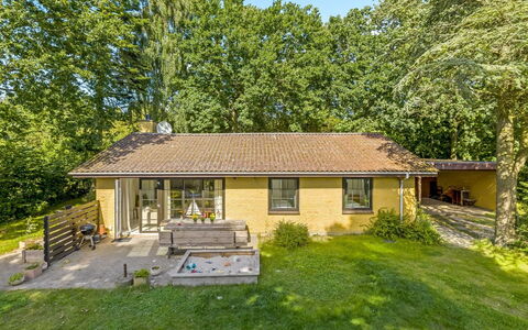 Matild - 250M from the Sea: Biens, Ombre, Allée, Ferme