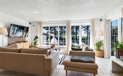 Matild - 250M from the Sea: Biens, Ombre, Allée, Ferme