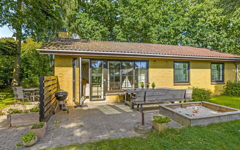 Matild - 250M from the Sea: Biens, Ombre, Allée, Ferme