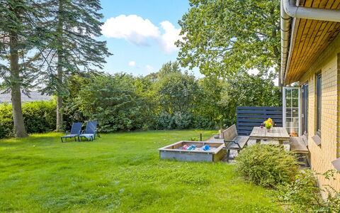 Matild - 250M from the Sea: Biens, Ombre, Allée, Ferme