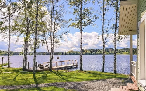 Villa Onnela: Banque, Lot Terre, Lac, Réservoir, Chalet, Jardin, Pelouse, Biens, Porche, Ombre
