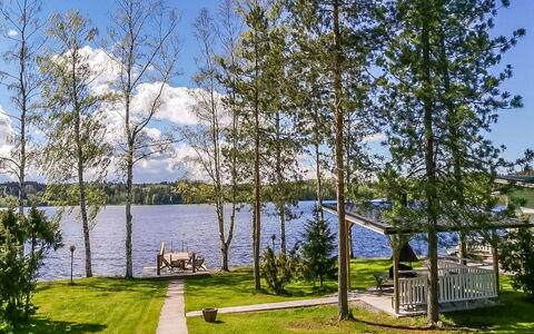 Villa Onnela: Arbre, Lot Terre, Pelouse, Jardin, Lac, Ombre, Aménagement Paysager, Réservoir, Parc