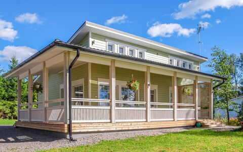 Villa Onnela: Bois, Porche, Meubles, Dur, Plate-Forme, Parquet, Tache De Bois, Planche, Mobilier De Jardin, Chaîne De Montagnes