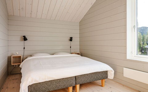Renen 14A: Bois, Sol, Chambre, Sol, Design Intérieur, Plafond, Lit, Drap De Lit, Literie, Éclairage