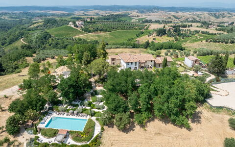 Belmonte Spereto Apartment With Pool, Montaione: Arbre, Zone Résidentielle, Paysage, Lot Terre, Établissements Humains, Biens, Piscine, Vue Du Ciel, Recours, Photographie Aérienne