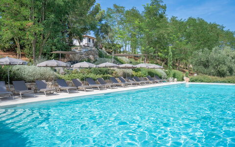 Belmonte Spereto Apartment With Pool, Montaione: Piscine, Mobilier De Jardin, Recours, Eco Hôtel, Balancelle, Aménagement Paysager, Ville Resort, Thermes, Parapluie, Hacienda