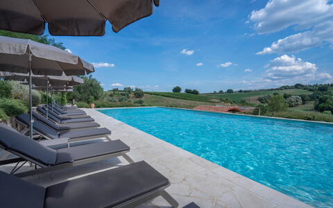 Belmonte Spereto Apartment With Pool, Montaione: Bleu, Piscine, Mobilier De Jardin, Balancelle, Thermes, Miroir D'Eau, Recours, Eco Hôtel, Caractéristique De L'Eau, Villa