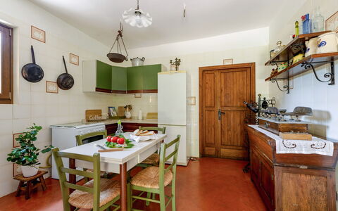 Casa Iume: Meubles, Sol, Design Intérieur, Bois, Cuisine, Cabinetry, Plafond, Sol, Pièce, Appareil De Cuisine