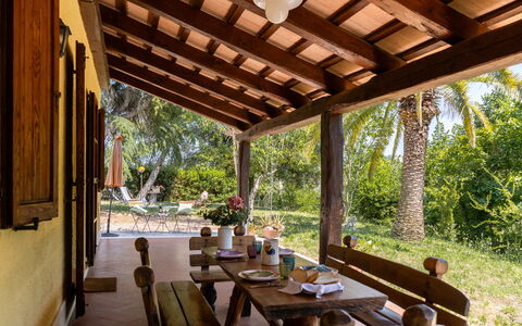 Casa Iume: Bois, Meubles, Table, Ombre, Chaise, Recours, Mobilier De Jardin, Porche, Chalet, Tache De Bois