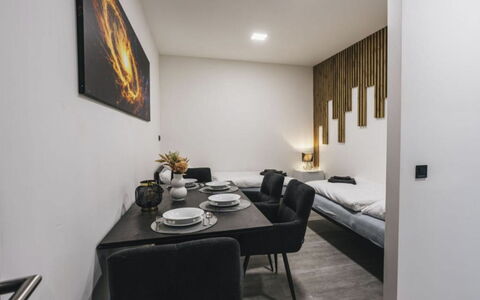 Jindrichuv Hradec 100: Appartement, Condominium, Zone Résidentielle, Hôtel, Ombre, Balcon, Piscine, Ville Resort