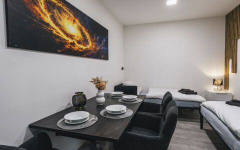 Jindrichuv Hradec 100: Appartement, Condominium, Zone Résidentielle, Hôtel, Ombre, Balcon, Piscine, Ville Resort