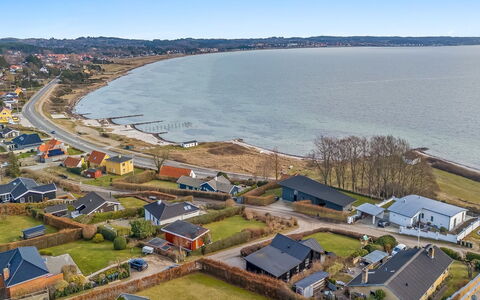 Stavros - 100M from the Sea: Zone Résidentielle, Arbuste, Maison, Domicile, Jardin, Biens, Ombre, Aménagement Paysager, Pelouse