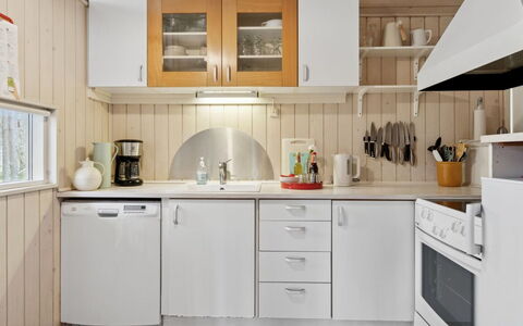 Eick - 800M from the Sea: Appareil De Cuisine, Cuisine, Principaux Appliance, Comptoir, Design Intérieur, Bois, Cabinetry, Sol, Électroménager, Plafond