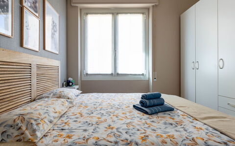 Sanremo Zampilli e Mare: Lit, Meubles, Design Intérieur, Literie, Chambre, Drap De Lit, Mur, Sol, Bois, Linge