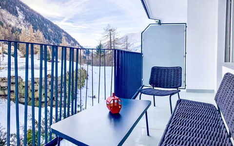 Leukerbad 650: Appartement, Balcon, Chaise, L'Hiver, Glacial Relief, Alpes, Clôture, Hôtel