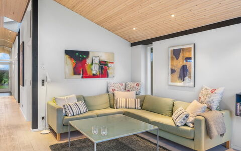 Erlinda - 600M from the Sea: Design Intérieur, Meubles, Sol, Canapé, Mur, Bois, Plafond, Sol, Salon, Parquet