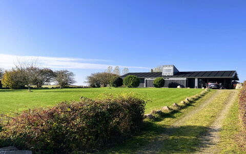 Erlinda - 600M from the Sea: Ciel, Herbe, Plaine, Arbuste, Prairie, Paysage, Lot Terre, Domicile, Toit