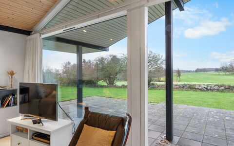 Erlinda - 600M from the Sea: Biens, Ombre, Allée, Ferme