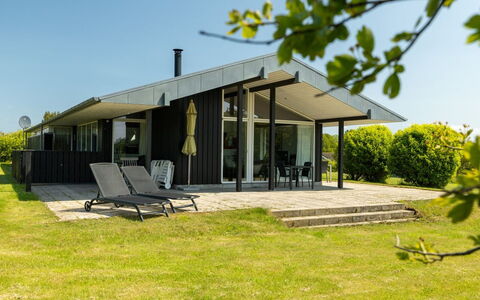 Erlinda - 600M from the Sea: Biens, Ombre, Allée, Ferme