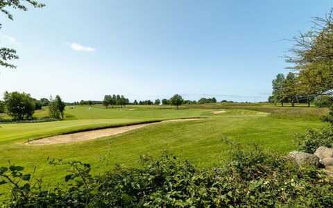 Erlinda - 600M from the Sea: Biens, Ombre, Allée, Ferme