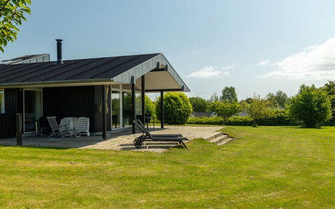 Erlinda - 600M from the Sea: Biens, Ombre, Allée, Ferme