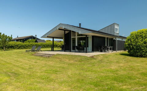 Erlinda - 600M from the Sea: Biens, Ombre, Allée, Ferme