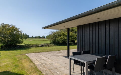 Erlinda - 600M from the Sea: Biens, Ombre, Allée, Ferme