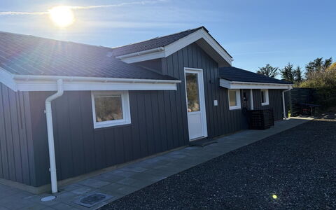 Gorjana - 500M from the Sea: Toit, Siding, Chalet, Dur, Cour, Conception, Batiments Jardin, Cabanon, Planche