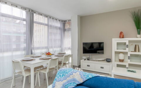 Costa Brava: Bleu, Chaise, Mobilier De Jardin, Conception, Ombre, Tableau De Plein Air, Eco Hôtel, Patio, Plante D'Appartement, Daylighting