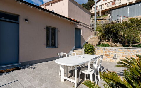Casa della Nonna Gilda: Bleu, Chaise, Mobilier De Jardin, Conception, Ombre, Tableau De Plein Air, Eco Hôtel, Patio, Plante D'Appartement, Daylighting