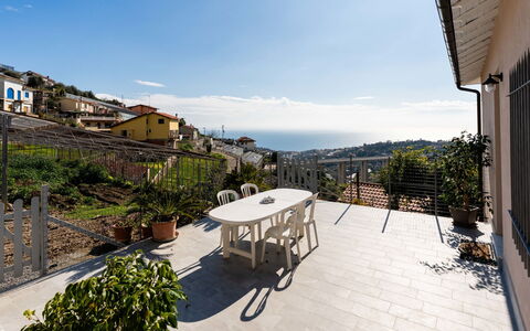 Casa della Nonna Gilda: Bleu, Chaise, Mobilier De Jardin, Conception, Ombre, Tableau De Plein Air, Eco Hôtel, Patio, Plante D'Appartement, Daylighting