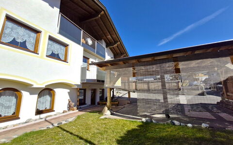 Helga: Ombre, Daylighting, Balcon