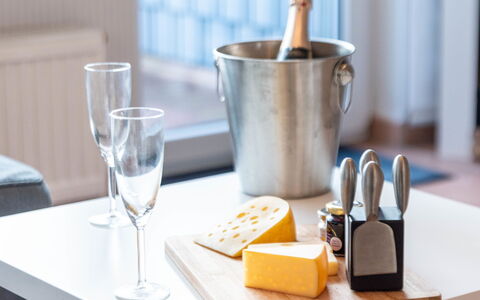 Rollis Kate: Vaisselle, Aliments, Drinkware, Ingrédient, Bar, Bouteille, Serveware, Verres À Pied