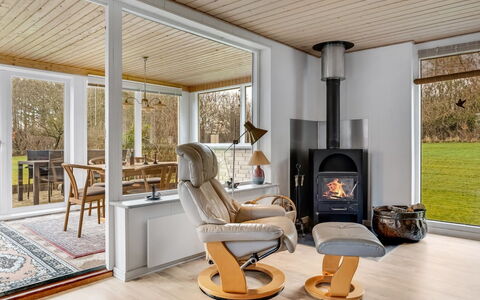 Marika - 400M to the Fjord: Meubles, Sol, Design Intérieur, Bois, Parquet, Sol, Chaise, Éclairage, Domicile, Salon