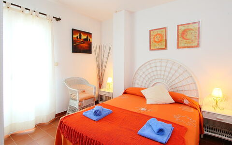 Puig Dels Daus: Chambre, Lit, Pièce, Meubles, Propriété, Drap De Lit, Literie, Cadre De Lit, Design Intérieur, Bâtiment