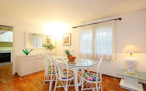 Puig Dels Daus: Pièce, Propriété, Meubles, Design Intérieur, Sol, Bâtiment, Salle À Manger, Maison, Table, Immobilier